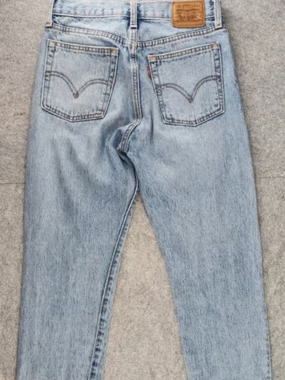 Levis Wedgie Straight Leg Jeans Light Wash Raw Hem High Rise Womens 25 - Picture 4 of 4